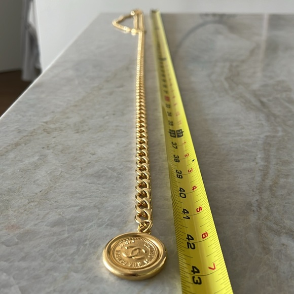 CHANEL ✨ MINT CONDITION ✨ 1980’s Rue Cambon 22k Gold Plated Triple Chain Belt - Picture 8 of 9